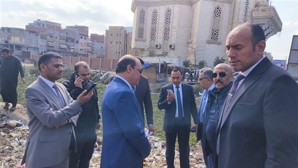 محافظ الدقهلية يتفقد "مصرف الطويل" بالمنزلة ويوجه بسرعة تطهيره