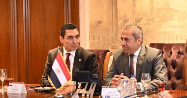 وزير الرياضة يلتقي رئيس شركة العاصمة الجديدة لمتابعة التعاون المشترك