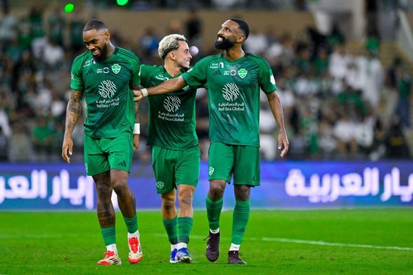 الأهلي يتغلّب على الفتح بـ «هاتريك» إيفان توني