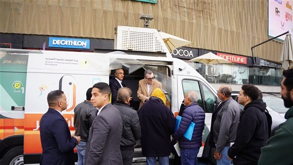 وزيرا العدل والتخطيط يتفقدان العمل داخل سيارات التوثيق المتنقلة بالتجمع الخامس