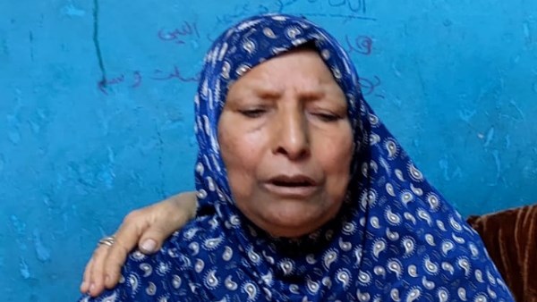 والدة إسلام ضحية ارتداء ملابس نسائية في بنها: ابني اتبهدل وربنا أظهر الحق