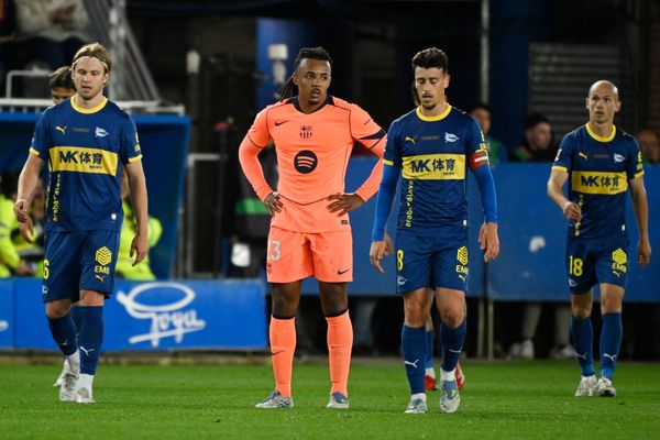 برشلونة بطل الدوري الإسباني يخسر أمام ألافيس المتعثر