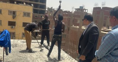 حملات بالعجوزة لردع مخالفات البناء.. إزالة سقف وحوائط بأرض اللواء