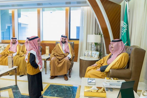 أمير الشرقية يستقبل عددًا من الأيتام ويؤكد اهتمام القيادة برعايتهم وتمكينهم
