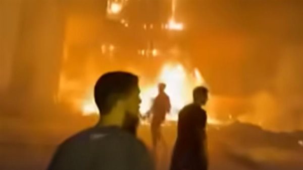 احتجاجات مشجعي كرة القدم في طرابلس تتطور لأعمال شغب وإضرام نار بمحيط رئاسة الوزراء