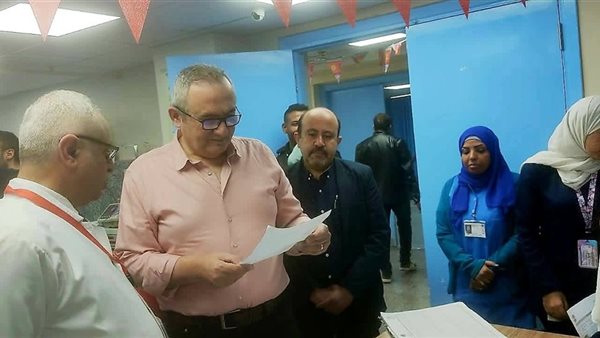 رئيس المستشفيات التعليمية يتفقد معهد القلب القومي بأول أيام عيد الفطر