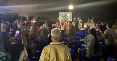 فرحة بالساحل الشمالي.. الجماهير تحتفل بتأهل الفراعنة بركلات الترجيح