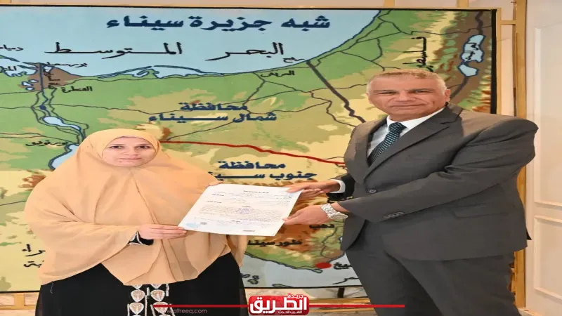 محافظ جنوب سيناء يسلم عقود تقنين أراضي لمواطنين بمنطقة الرويسات بشرم الشيخ