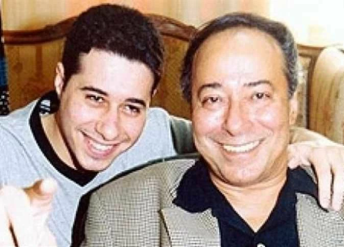 إرث لا يُنسى.. أحمد السعدني يستعيد مسيرة والده بعد عامين على غيابه