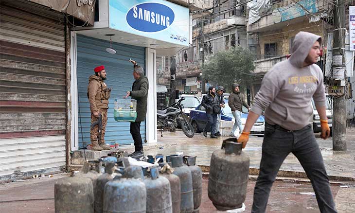 طوابير لتأمين الغاز المنزلي في سوريا… ويدّ خفية لسماسرة السوق السوداء