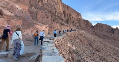 290 سائحًا يزورون دير سانت كاترين وجبل موسى وسط انتعاش للحركة السياحية