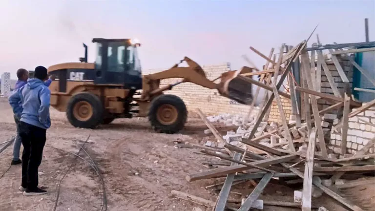 المنيا تنجح في استرداد 31 ألف متر مربع ببني مزار