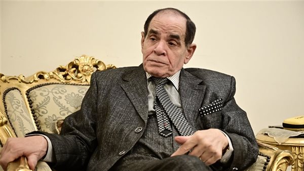مستشهدا بواقعة 4 رؤساء، أستاذ قانون يكشف مصير المطالبات بعزل ترامب