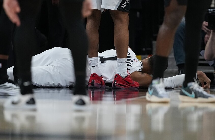 سقوط مرعب للاعب في الدور الأمريكي لكرة السلة (NBA)