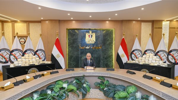 النيابة العامة تسلم "المالية" 1.2 طن فضة وتخلي أراضي 15 مايو للاستثمار