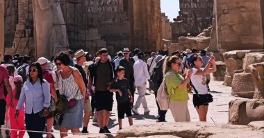 معابد الكرنك التاريخية وصالة الأعمدة الكبرى تجذب سياح العالم