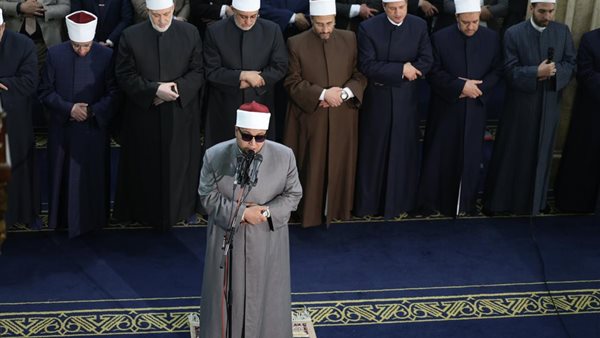 في ليلة عامرة بالخشوع، الجامع الأزهر يستقبل آلاف المصلين لأداء صلاتي العشاء والتراويح (صور)