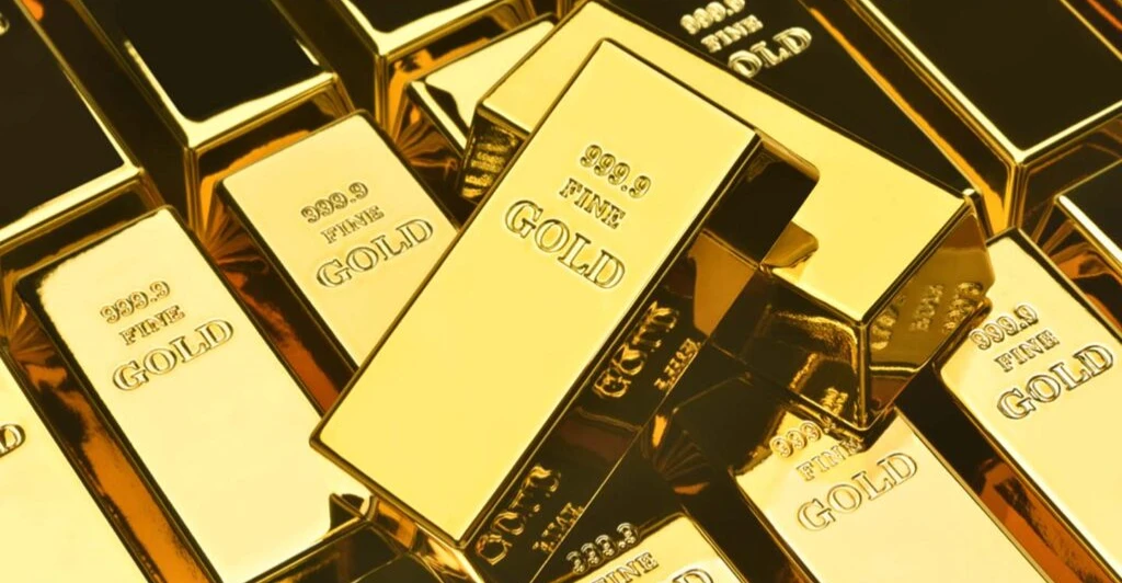 الذهب يتراجع إلى أدنى مستوى في 7 أشهر وسط توقعات برفع الفائدة الأمريكية