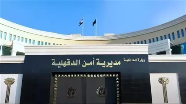 قاتل شقيقه بسبب"ستارة النافذة" بالدقهلية يمثل الجريمة أمام النيابة والأهالي يشيعون جثمان الضحية