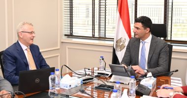 وزير الصناعة يبحث مع شركة "جي بي أوتو" مشروعاتها الحالية وخططها المستقبلية
