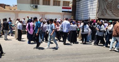 طلاب الثانوية العامة يشكون من صعوبة جزئيات بعض امتحان العربى