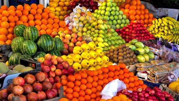 سعر الفاكهة اليوم، انخفاض الفراولة والجوافة وارتفاع العنب 20 جنيهًا
