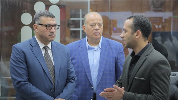 محافظ قنا يتفقد مركز الشبكة الوطنية للطوارئ بمقر الديوان العام