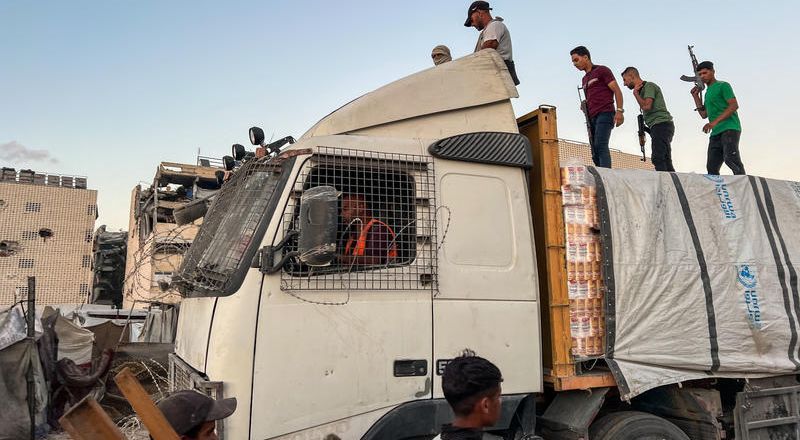 تجار إسرائيليون وأتراك يزودون قطاع غزة بالحلويات الرمضانية بموافقة إسرائيلية
