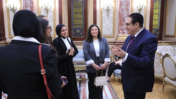 جامعة القاهرة الأهلية تشارك في برنامج تدريبي لتعزيز الوعي السياسي لدى الطلاب