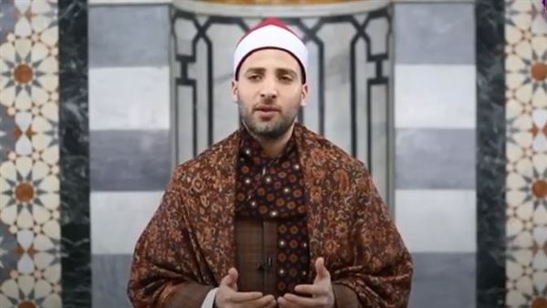 الشيخ عمر نبيل ينشد ابتهال "نظري إلى وجه الحبيب نعيم" في مدح النبي (فيديو)