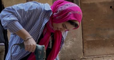من طالبة فنون جميلة لصاحبة ورشة نجارة.. "أسماء" حولت شغفها بالخشب لعمل ناجح