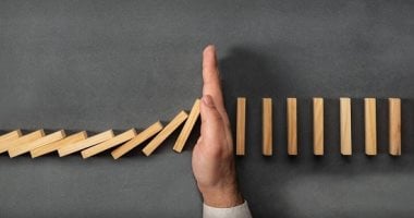 أنت اجتماعى ولا معندكش حدود شخصية؟.. اعرف امتى العفوية تؤدى للتجاوز