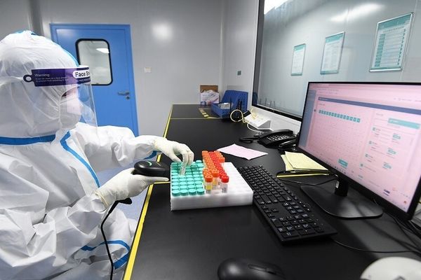 علماء روس يطورون جهازًا للكشف السريع عن الشيخوخة المبكرة والسرطان