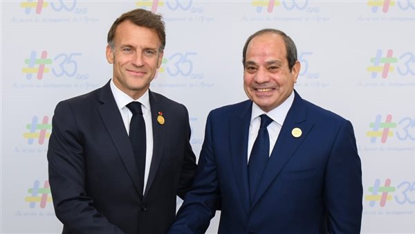 قمة إفريقيا فرنسا، استقبال حار من ماكرون للرئيس السيسي داخل القاعة الرئيسية بالجلسة الافتتاحية