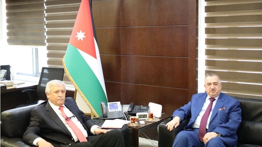 القطامين يبحث مع السفير العراقي لدى الأردن تعزيز التعاون في قطاع النقل