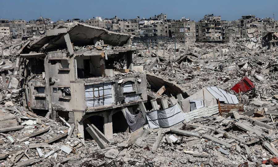 استشهاد امرأة فلسطينية شمال غزة وإسرائيل تواصل القصف والتدمير في شهر رمضان