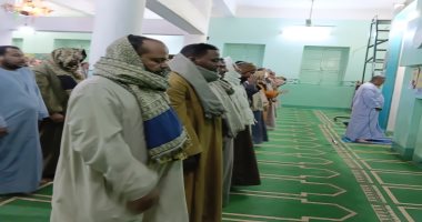 أجواء رمضانية ساحرة.. صلاة التراويح فى أحد مساجد أسوان