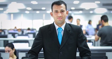 بين "شنطة السفر" و"صندوق الخشب".. 15 عاماً من كفاح محمود نصر