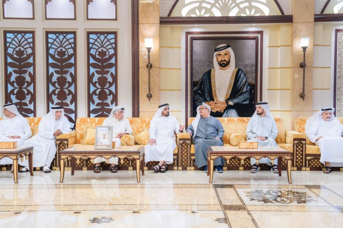 سيف بن زايد يعزي ضاحي خلفان في وفاة عمته