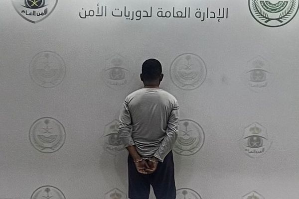 دوريات الأمن في جدة تقبض على سيرلانكي لترويجه "الشبو"