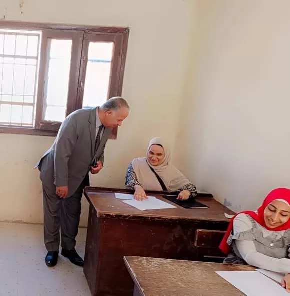د. خالد قبيصي . إحالة 4 ملاحظين وإدارية للتحقيق خلال جولة مفاجئة بلجان الشهادة الإعدادية بالفيوم