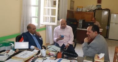 وكيل تعليم الدقهلية يتفقد أعمال التصحيح وتقدير الدرجات للشهادة الإعدادية