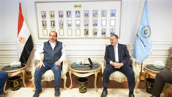 محافظ أسيوط يبحث مع نائب وزير الصحة موقف مشروعات القطاع الجاري تنفيذها