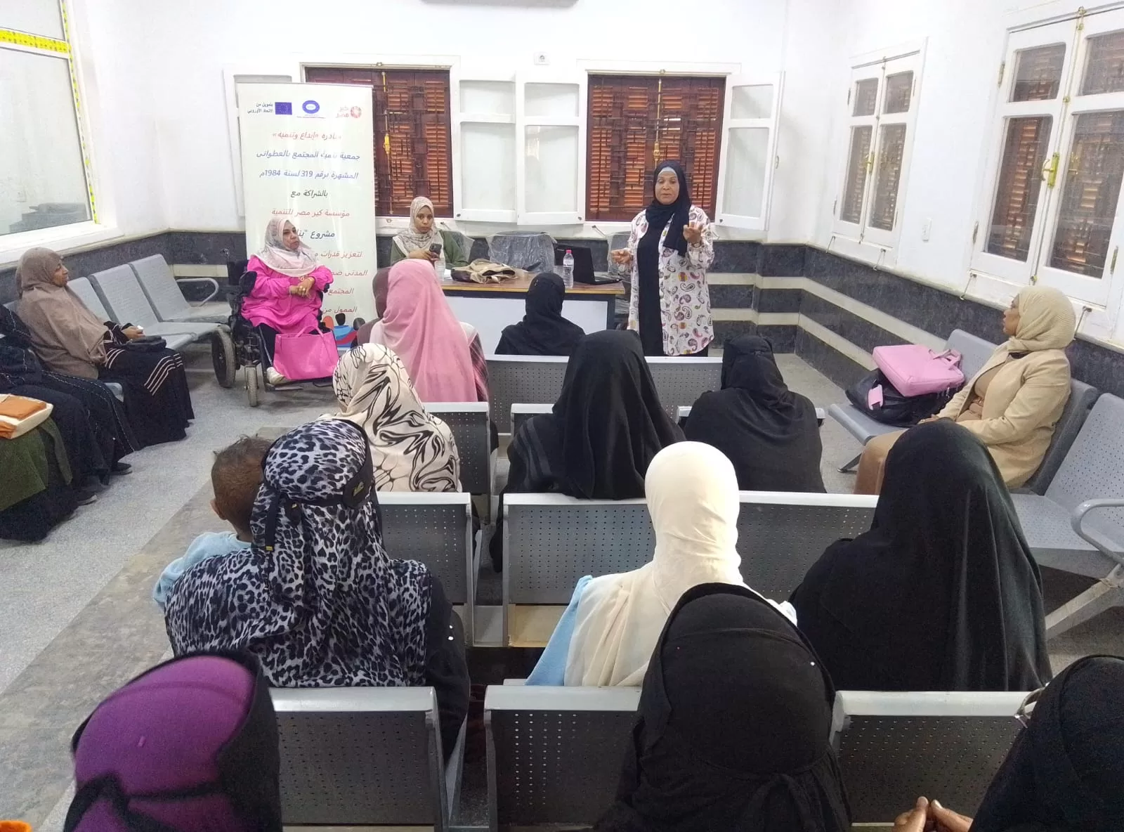 محافظ أسوان يتابع نتائج سلسلة الندوات التوعوية لفرع المجلس القومى للمرأة لتمكين السيدات بادفو