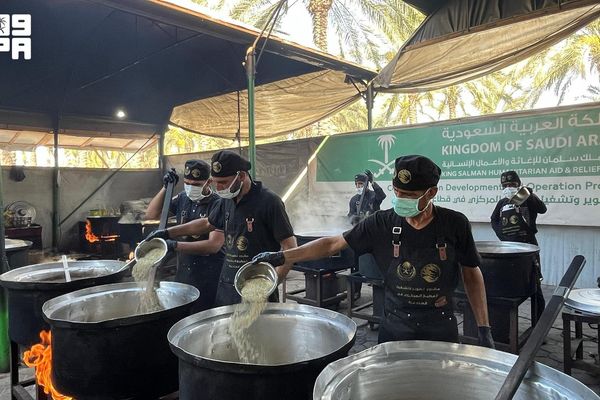 المملكة توزع 24.500 وجبة غذائية ساخنة في وسط وجنوب قطاع غزة​​​​