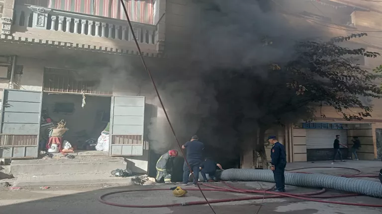 حريق داخل جراج بالإسكندرية يلتهم 10 سيارات