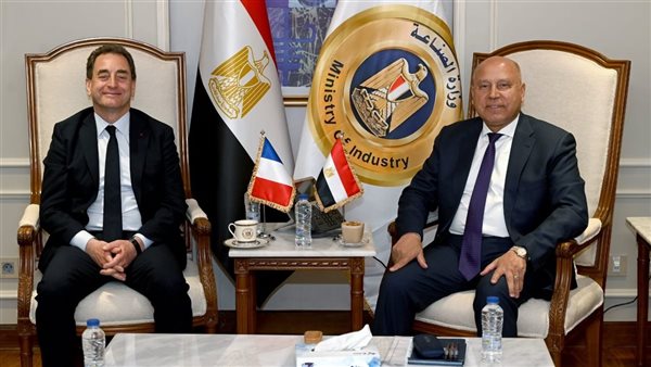 قبل التعديل الوزارى، لقاء مهم بين كامل الوزير والسفير الفرنسي