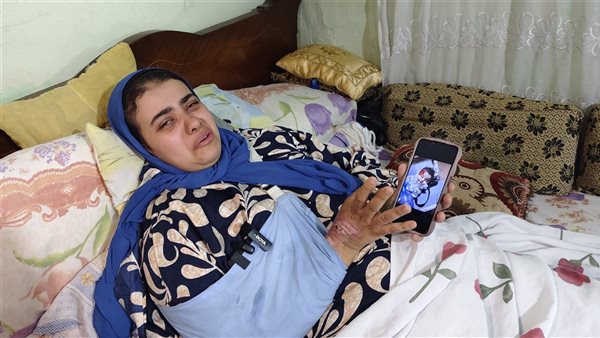 كنا بنشتري هدوم العيد.. سيارة تقتحم محلاً وتدهس أمًا وطفلها الرضيع