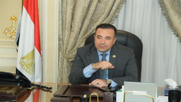 أحمد بدوي يكشف قانون حماية الأطفال من مخاطر السوشيال ميديا|فيديو