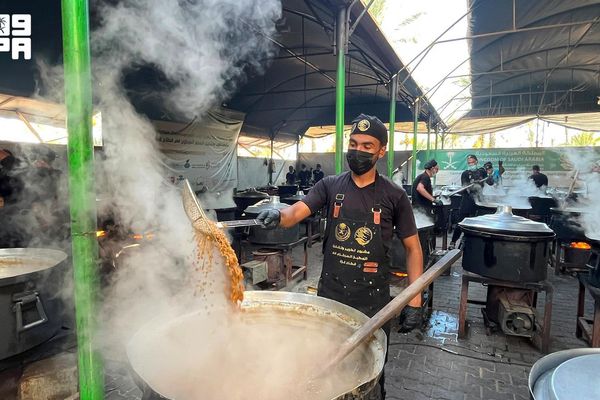 المملكة توزع (24.500) وجبة غذائية ساخنة في قطاع غزة